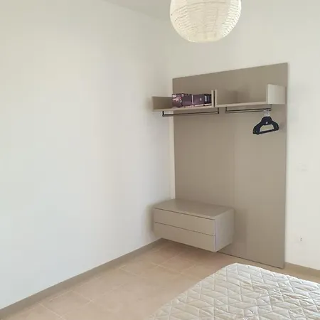 Orietta アパート フォンターネ・ビアンケ